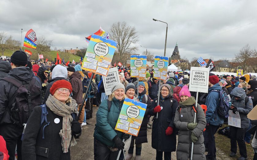 OMAS GEGEN RECHTS aus Dresden bei Widersetzen in Riesa